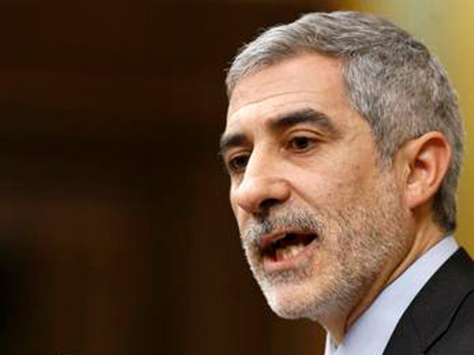 Llamazares afirma que "el Gobierno hace el trabajo sucio a la derecha" | Ver