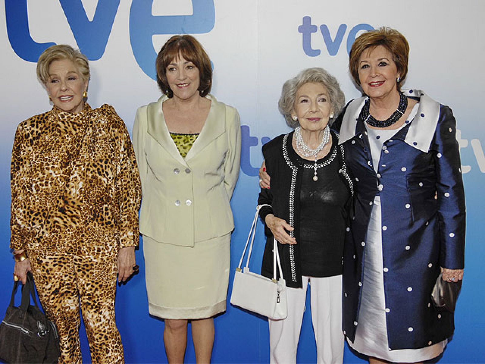 Las chicas de oro - Las "chicas de oro" presentan ante la prensa el primer capítulo de la serie - Las chicas de oro | Ver