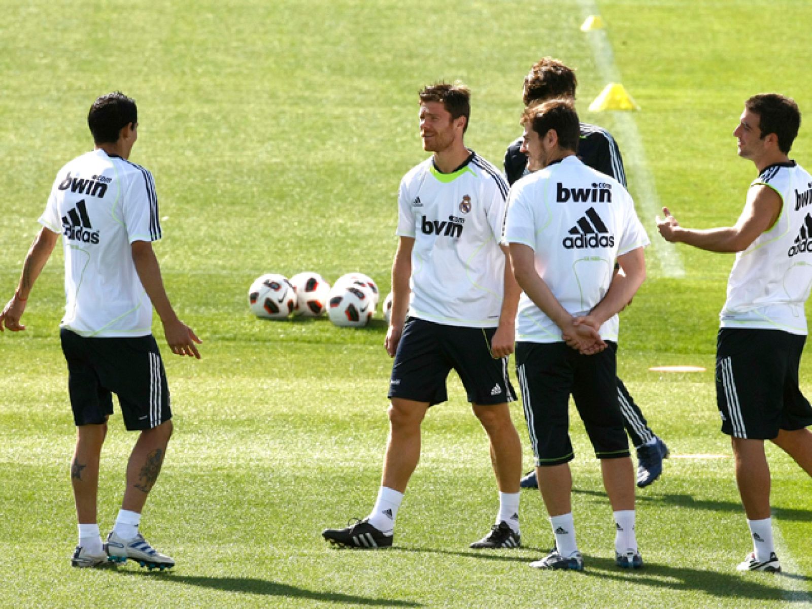 El intercambio de piropos entre Mourinho y Camacho han marcado las horas previas al encuentro que van a disputar el Real Madrid y Osasuna.