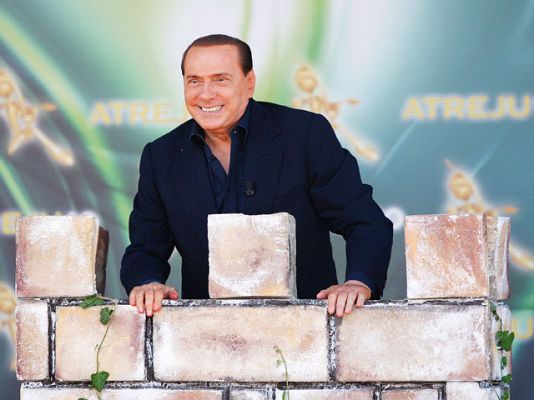  - Berlusconi busca apoyos