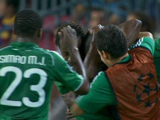 Champions League - Govou abre el marcador (0-1)