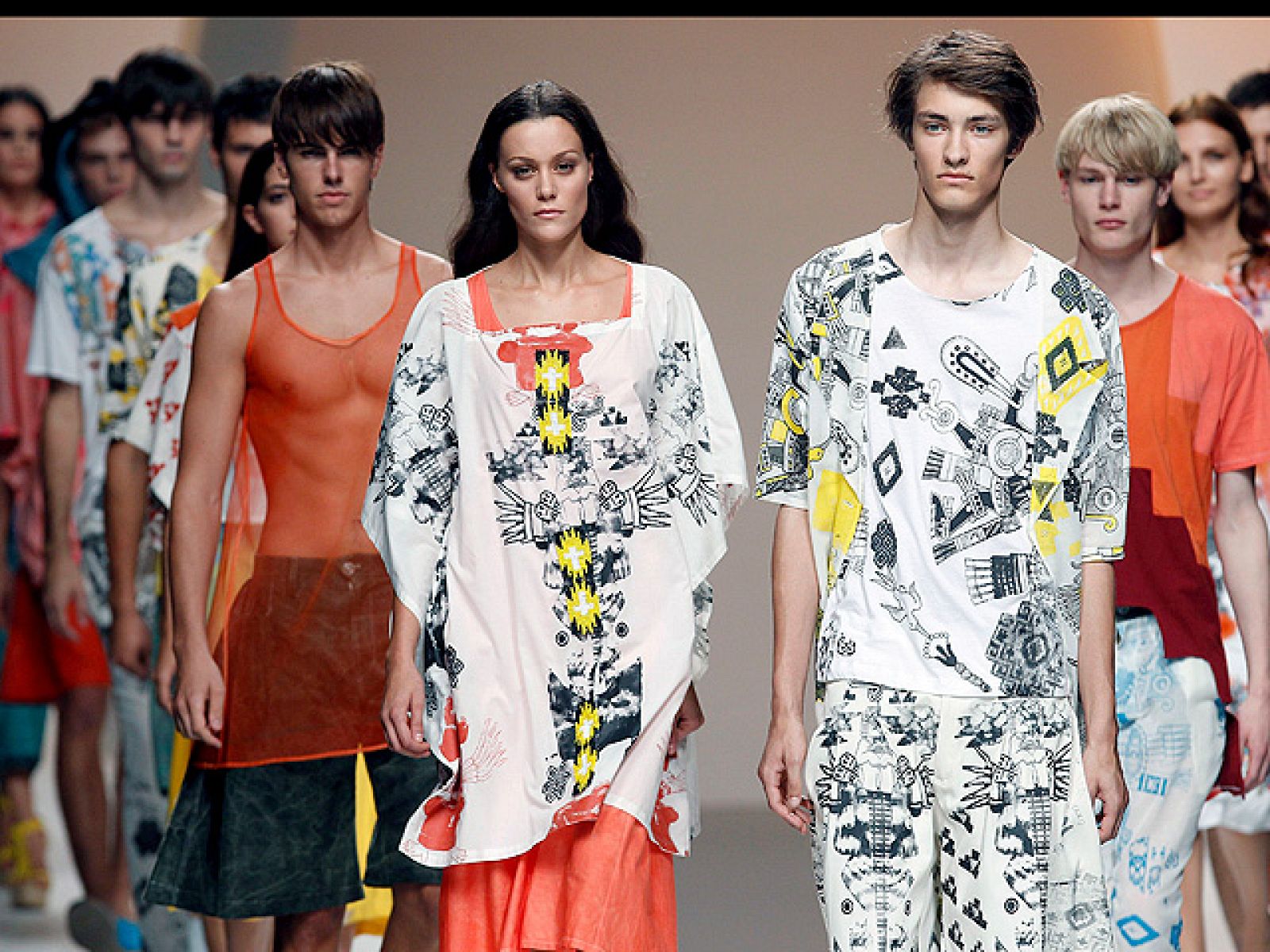 Para los más jóvenes, pero con un estilo diferente, la colección de Cruzcastillo, con estampados y formas inspiradas en la América Precolombina.