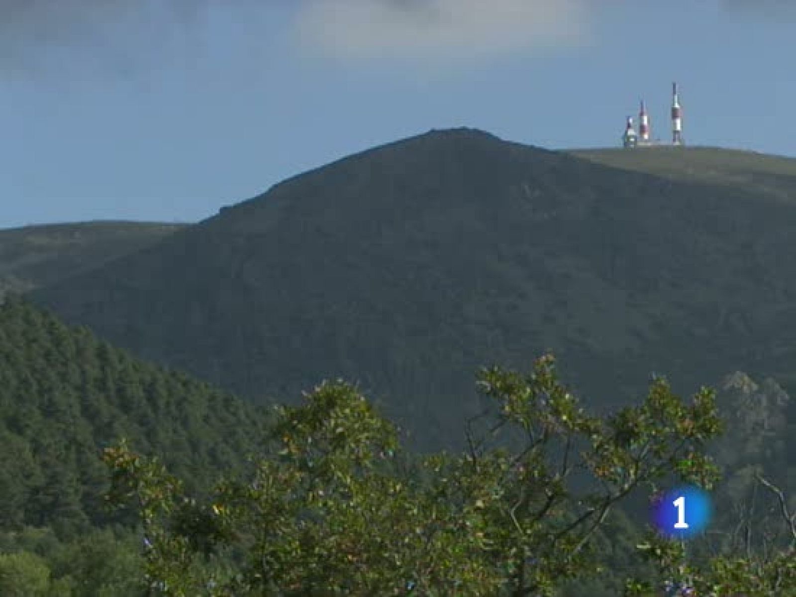 Niebla y hormigón, así es la Bola - Vuelta ciclista a España | Ver