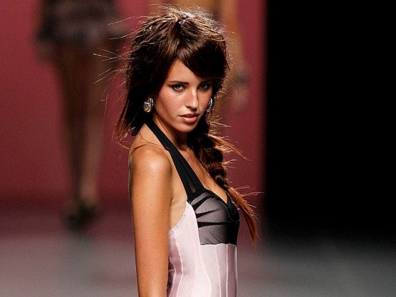 Juana Martín vuelve a los 60 en Cibeles Madrid Fashion Week