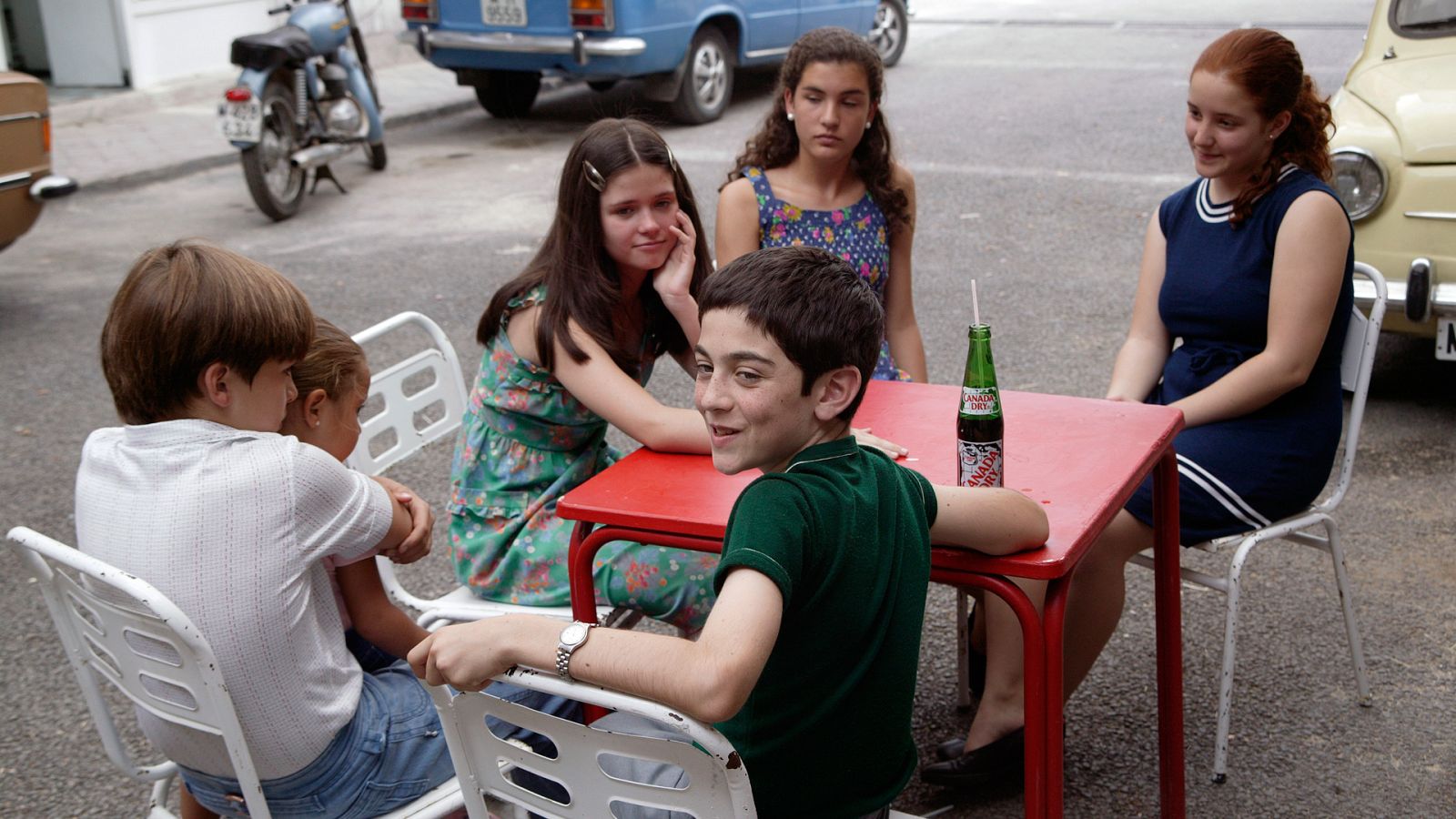 Cuéntame cómo pasó - T8 - Episodio 4: Mucho calor, muchas risitas y un ataque de flebitis - Ver ahora