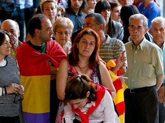  - Colas para despedir a Labordeta