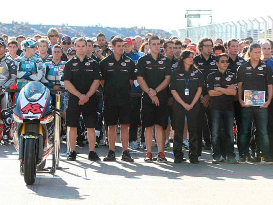  - Minuto de silencio por Tomizawa