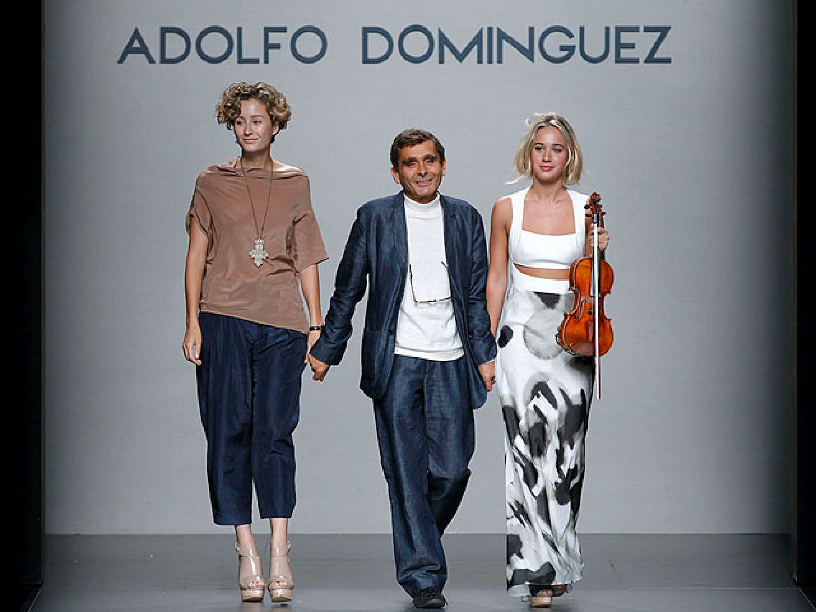 Adolfo Dominguez en Cibeles Madrid Fashion Week Septiembre 2010 | Ver