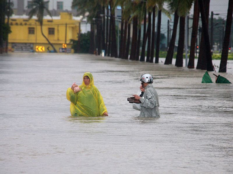 El "Fanapi" ha causado tres muertos y un centenar de heridos a su paso por Taiwán, mientras avanza hacia las costas chinas, donde las autoridades se preparan para la llegada del tifón más destructivo de la temporada monzónica (20/0972010).