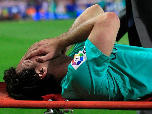  - Messi lesionado por Ujfalusi