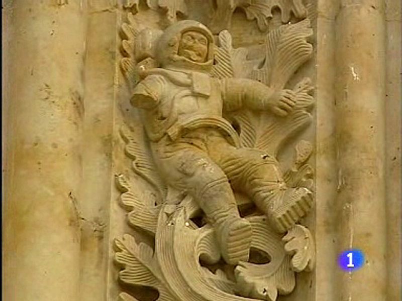 Arrancan un brazo al astronauta de la  Catedral Nueva de Salamanca | Ver