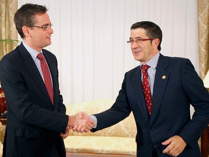 PSOE y PP creen que los últimos movimientos de ETA son insuficientes | Ver