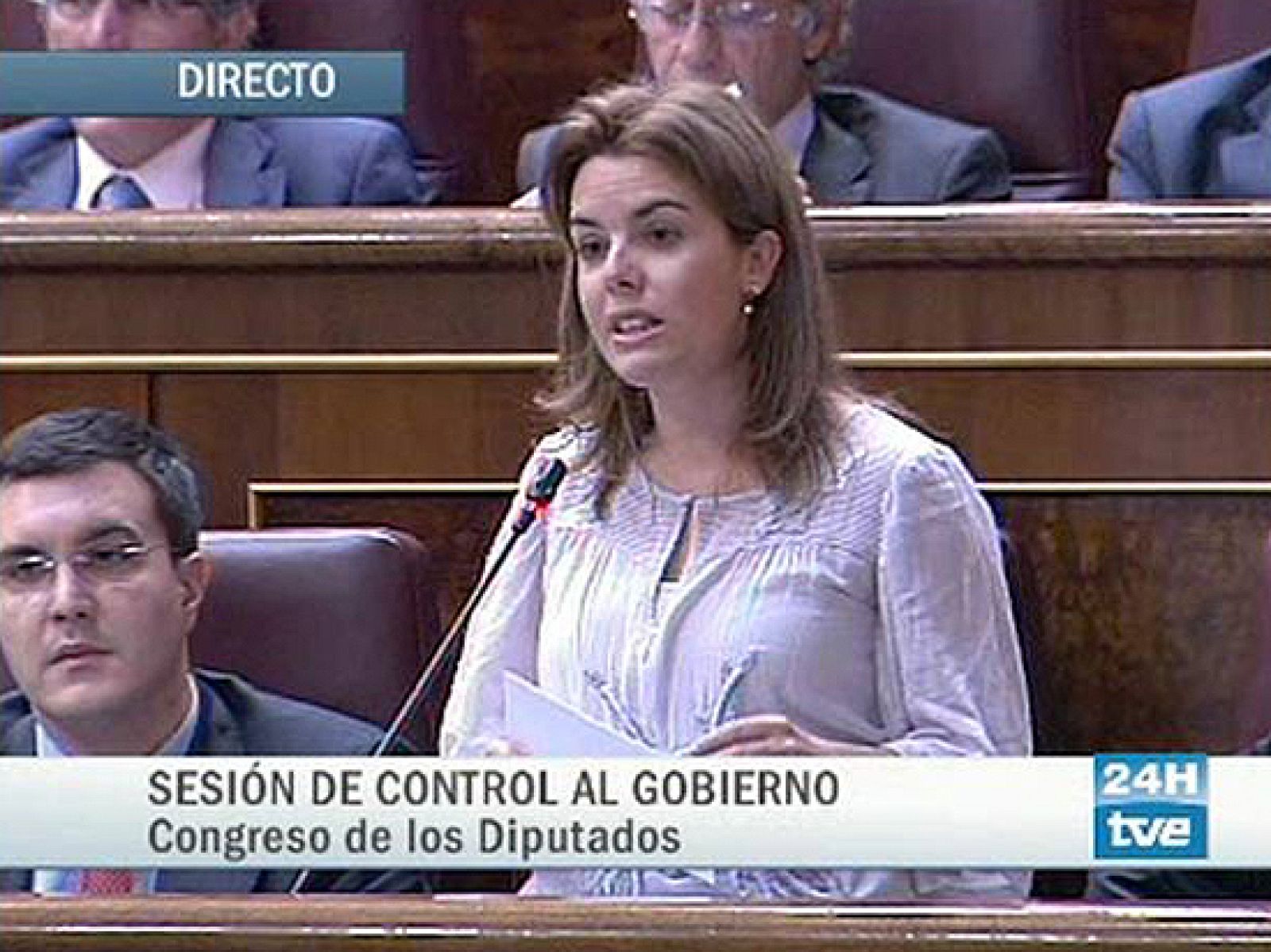 Tenso rifirrafe entre Sáenz de Santamaría y De la Vega | Ver