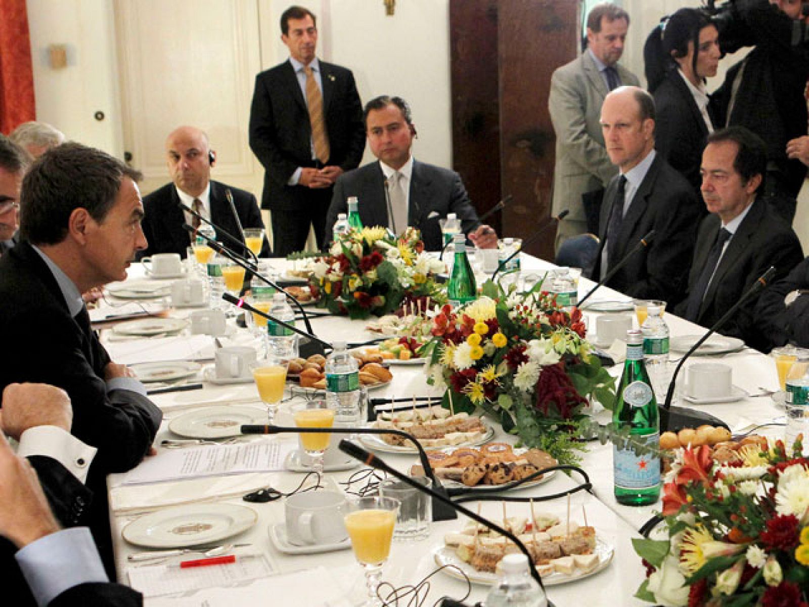 Zapatero ratifica en Wall Street su determinación para hacer una economía competiva