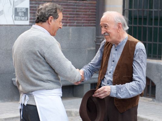 Amar en tiempos revueltos - La llegada de los Muñoz