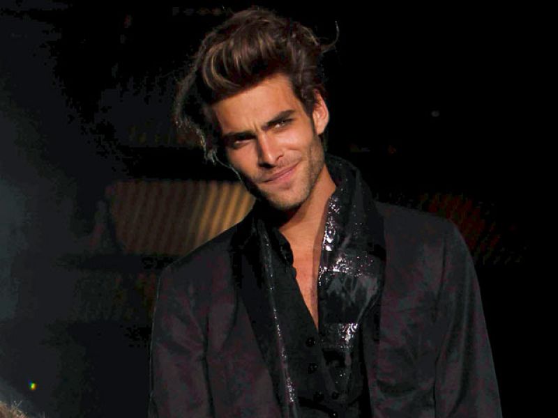 Jon Kortajarena vuelve a ser la estrella de los desfiles en Cibeles