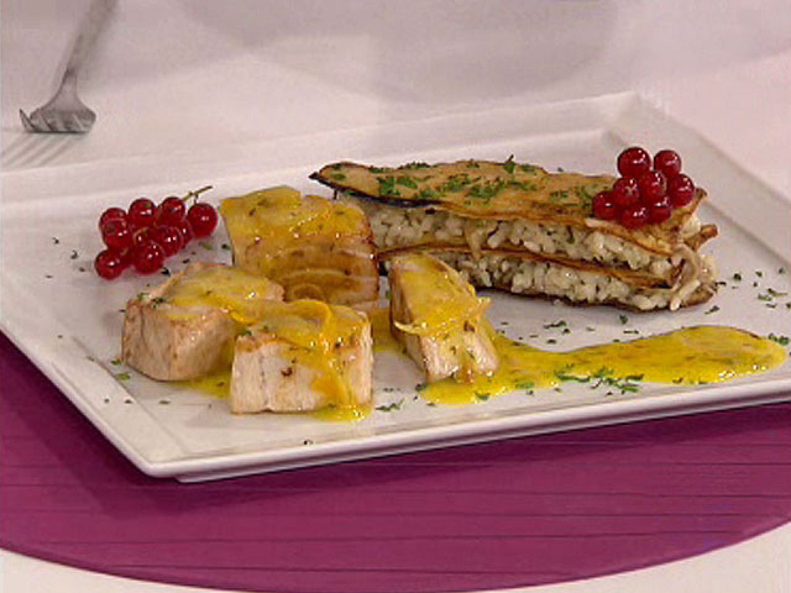 Saber cocinar - Dados de emperador con lasaña de berenjenas - RTVE Cocina | Ver