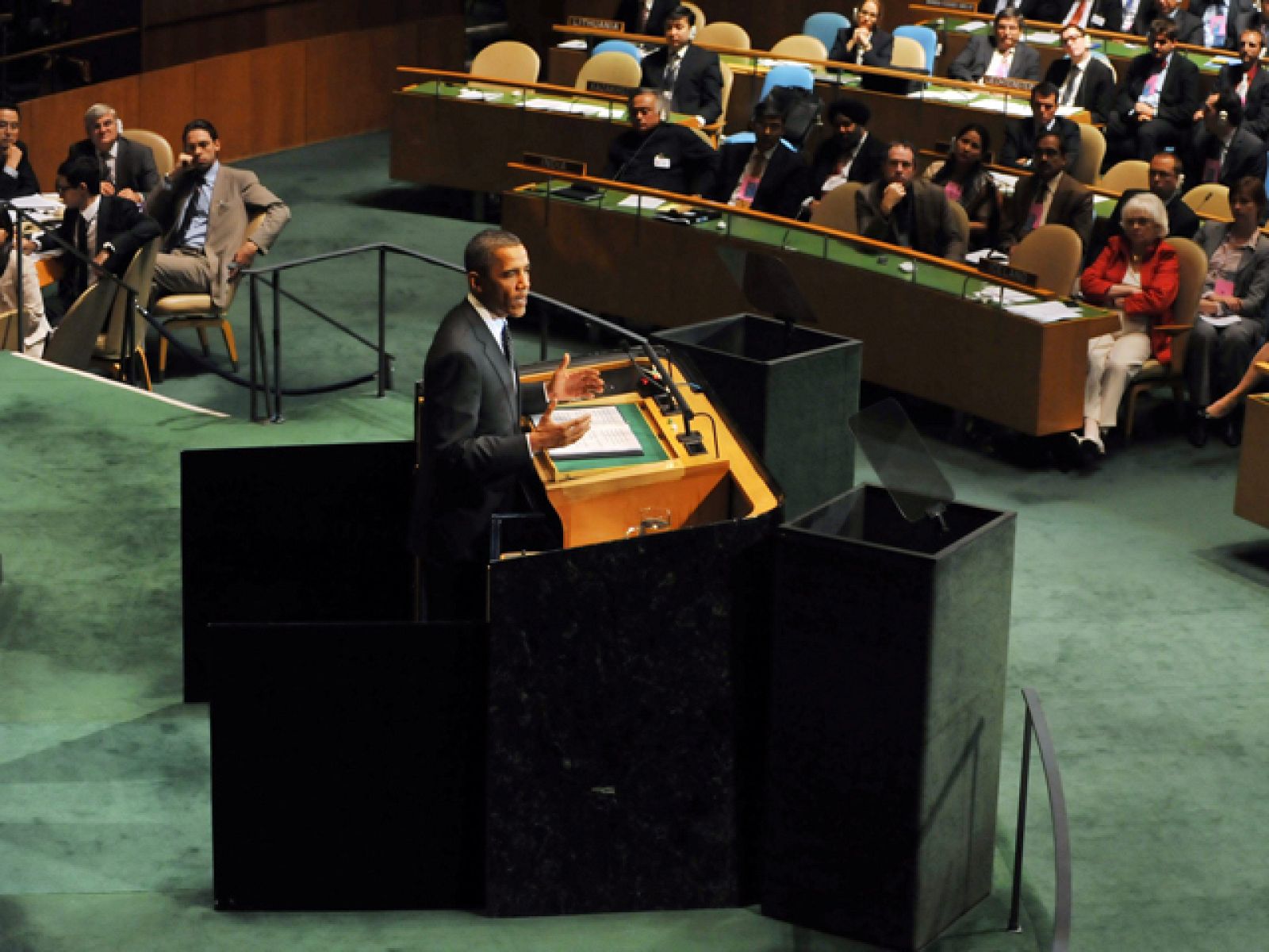 Acaba en Nueva York la Cumbre del Milenio tras tres días de sesiones en las que se han escuchado muchas promesas para lograr los ocho objetivos en 2015 y pocas realidades.