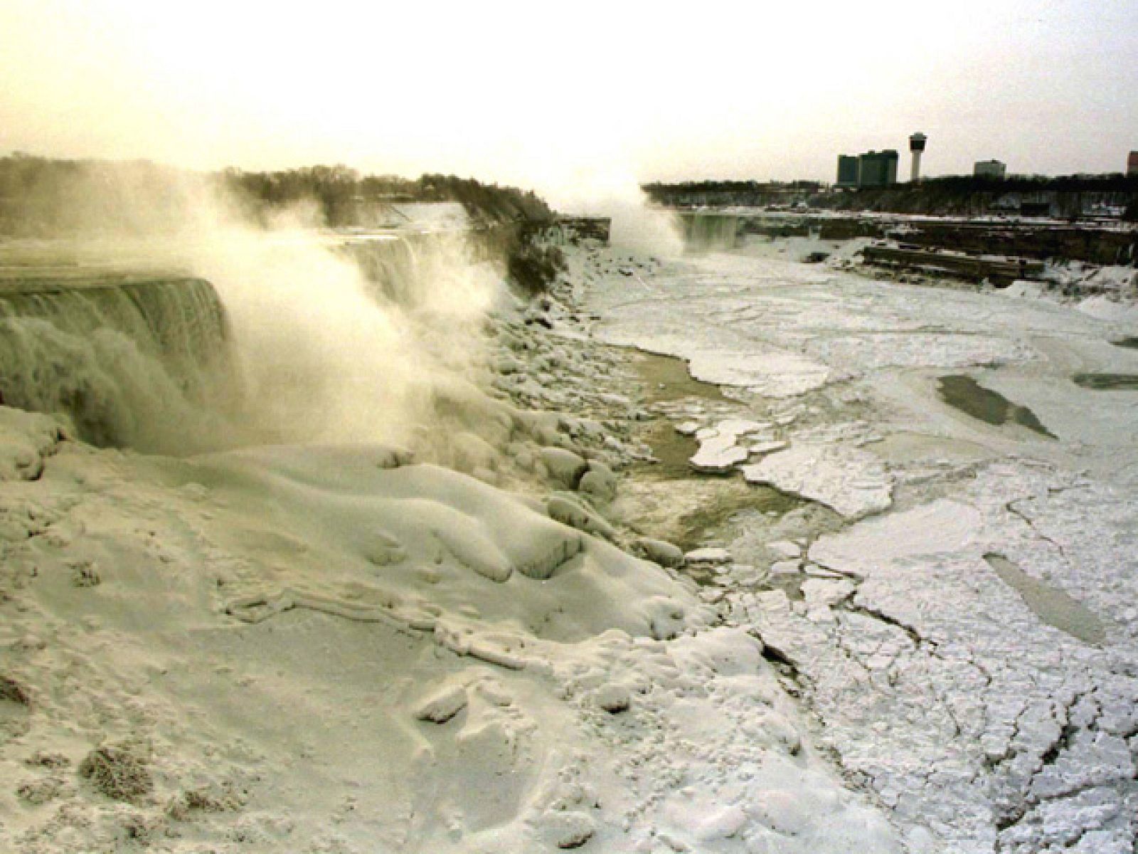 El primer ministro ruso aboga por la limpieza del Ártico en plena pugna por sus hidrocarburos