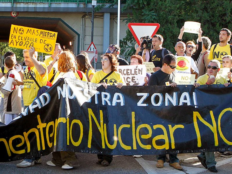 Nueva jornada de protestas contra el ATC en Zarra | Ver