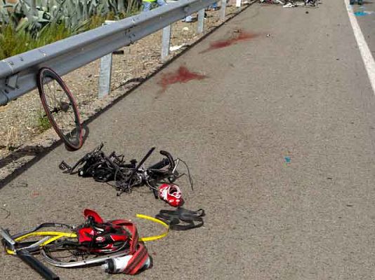  - Dos ciclistas mueren arrollados por un coche en la N-IV