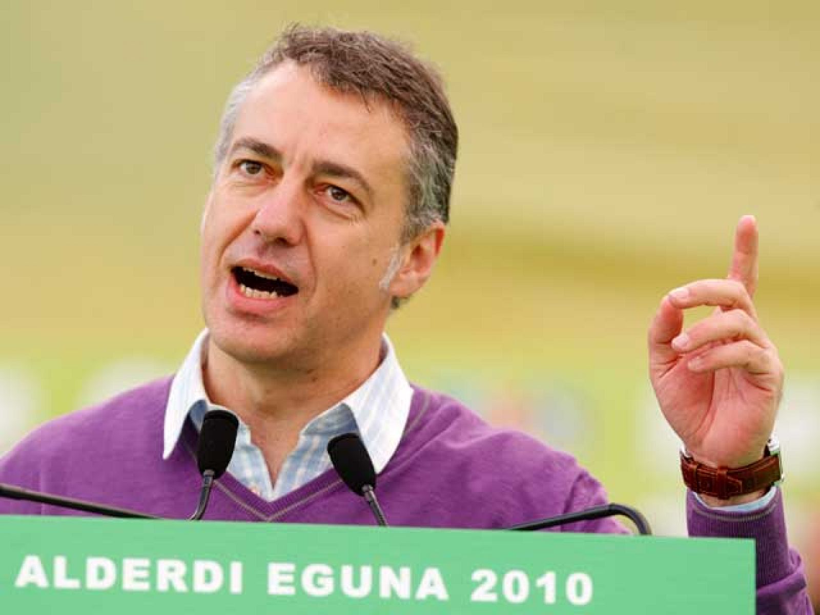 Urkullu dice que los comunicados de ETA son "escenificación"