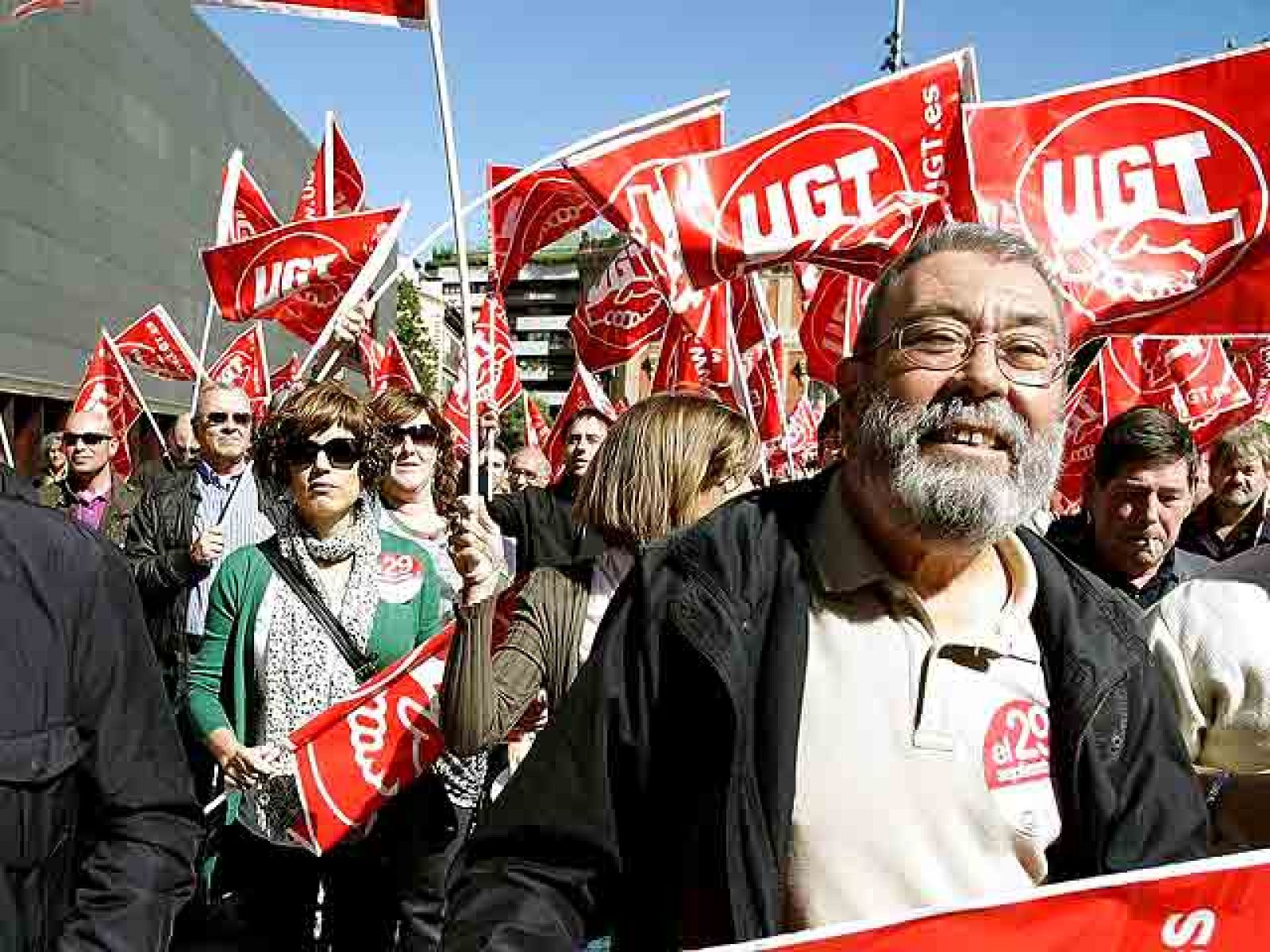 Sindicatos y Administraciones ultiman los servicios mínimos para la huelga general | Ver