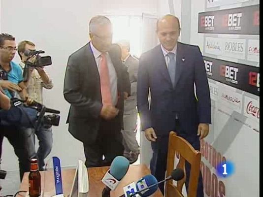  - Manzano, presentado con el Sevilla