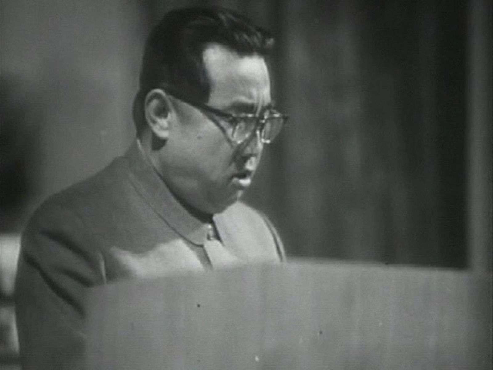 Tres generaciones de dictadores. KIM IL SUNG | Ver