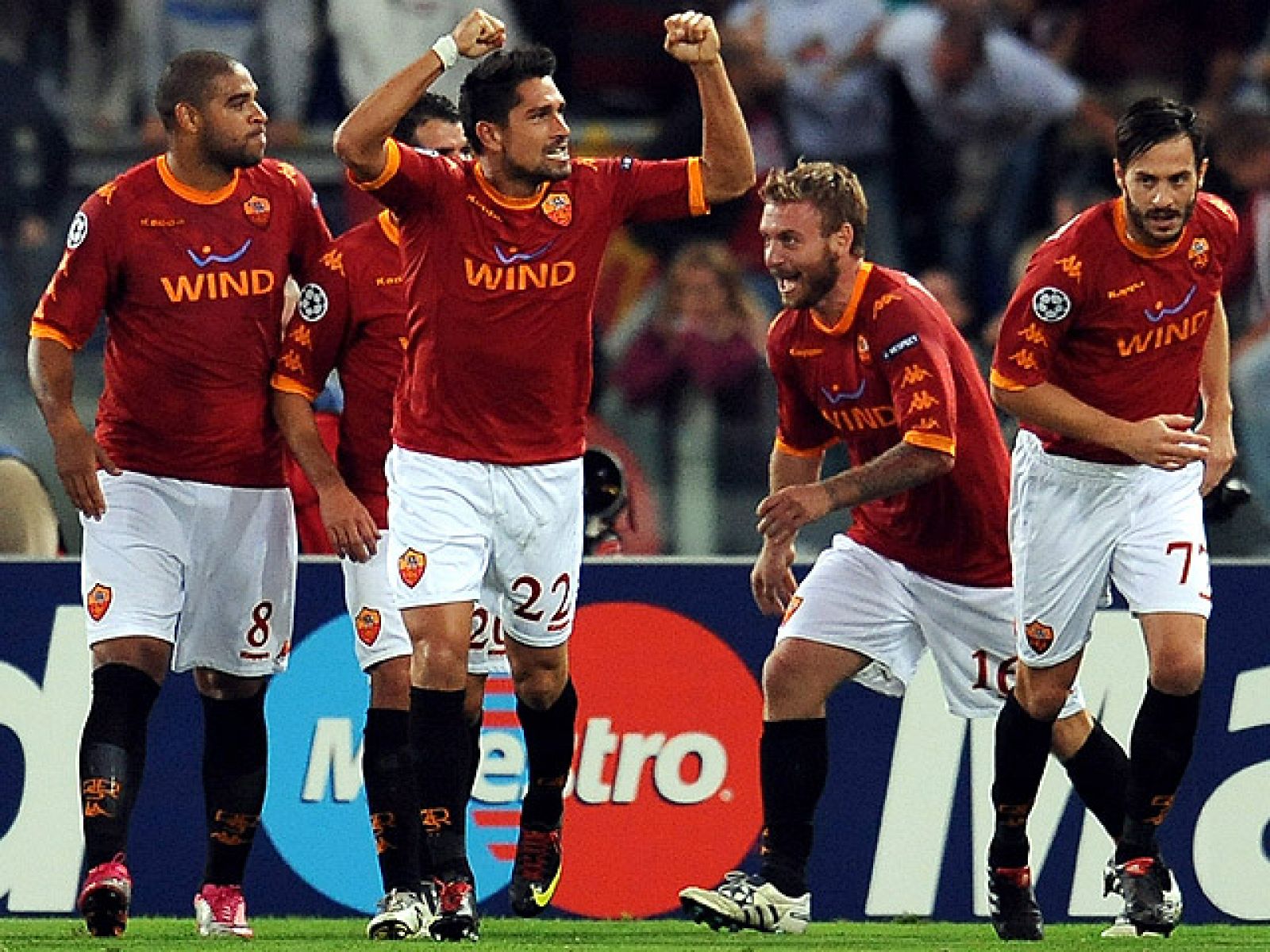 La Roma se impuso al Cluj rumano por 2 a 1 en la Liga de Campeones, en un resultado que no sólo supone la primera victoria europea de la temporada para los italianos, sino que, además, es la continuación de una particular buena racha iniciada el pasa
