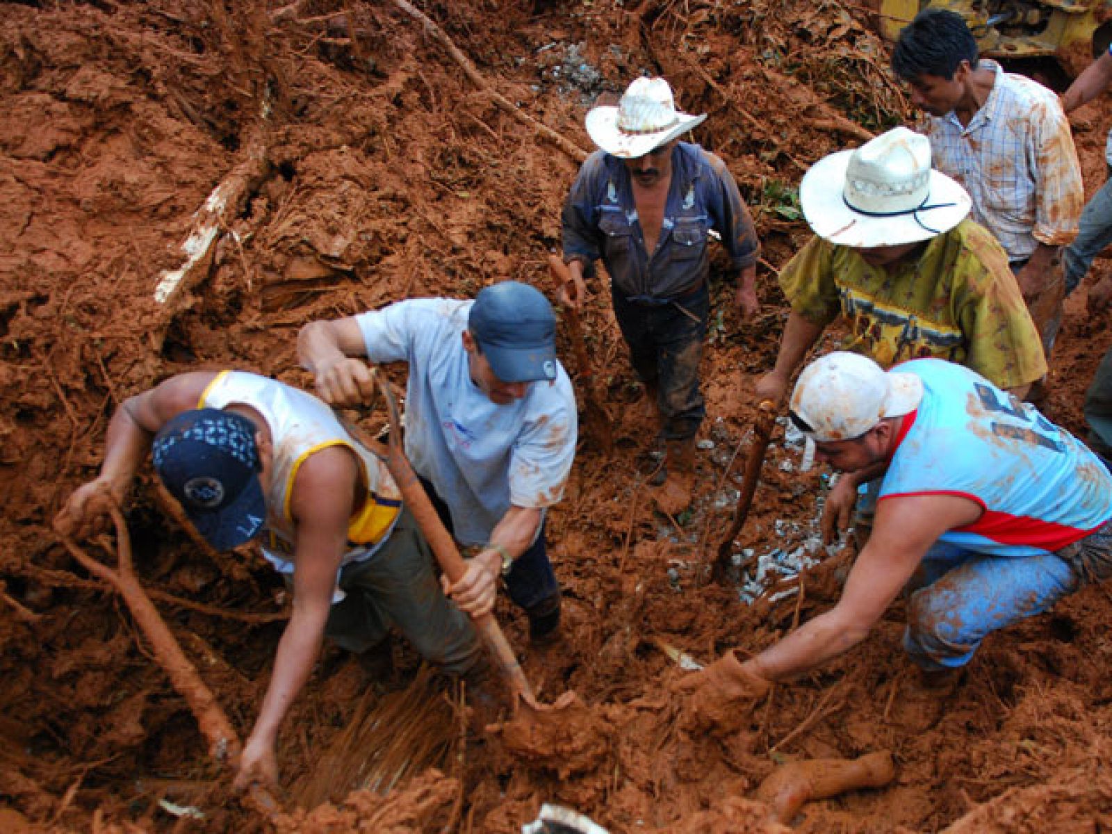 Continúan los deslizamientos de tierra en México