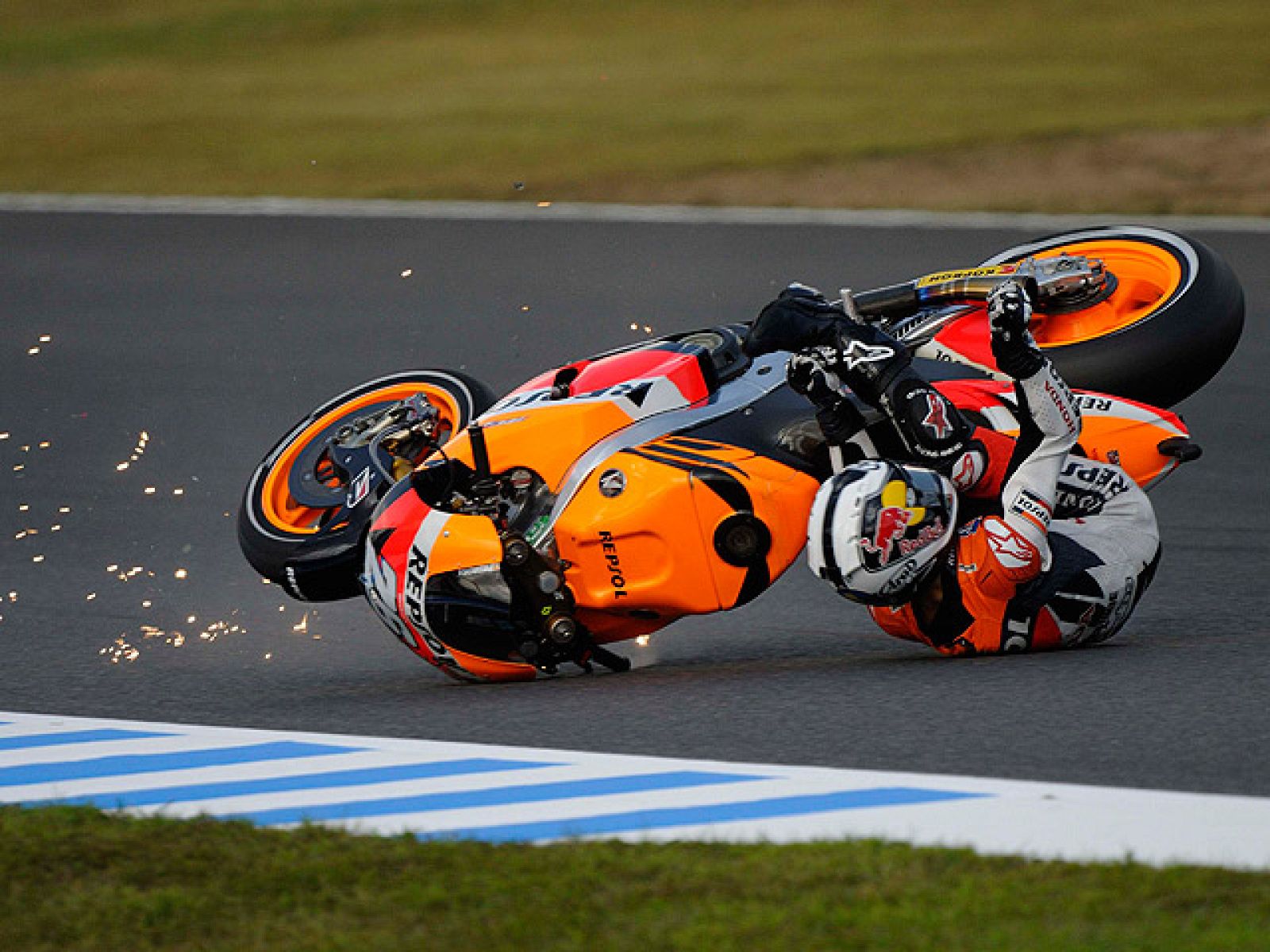 Pedrosa se fractura la clavícula