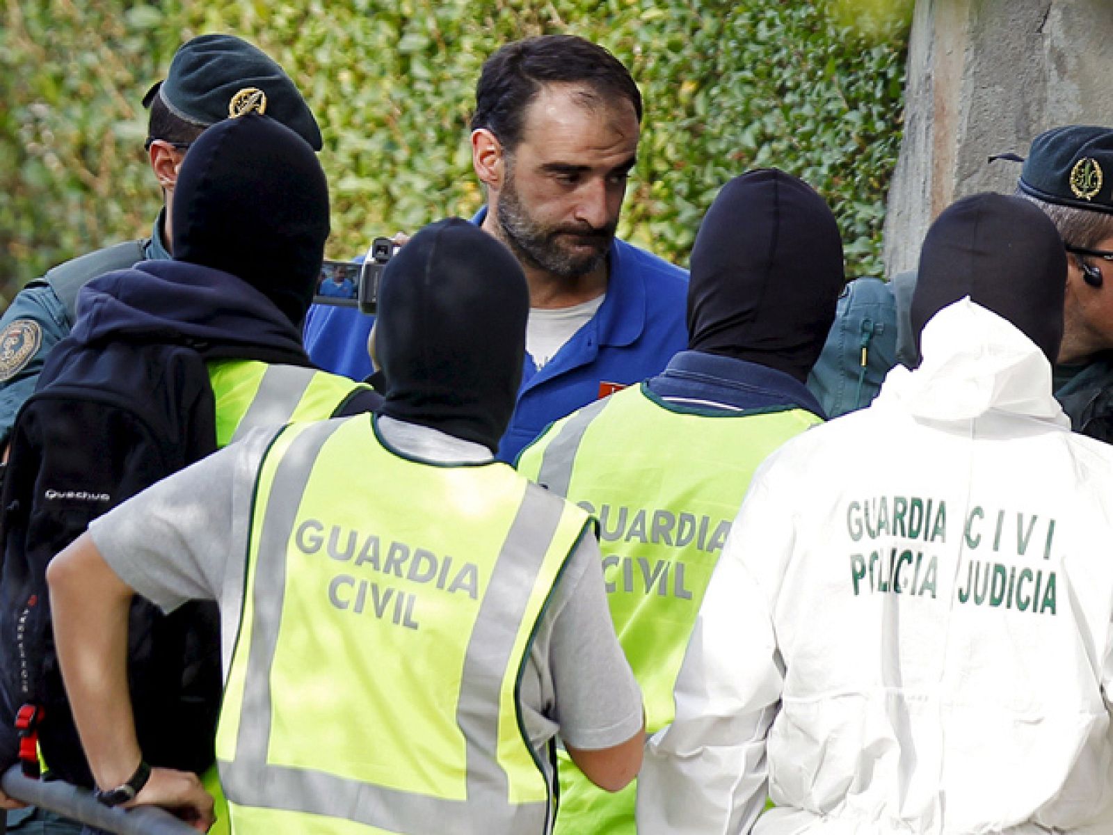 La Guardia Civil busca en San Sebastián armas y explosivos de ETA