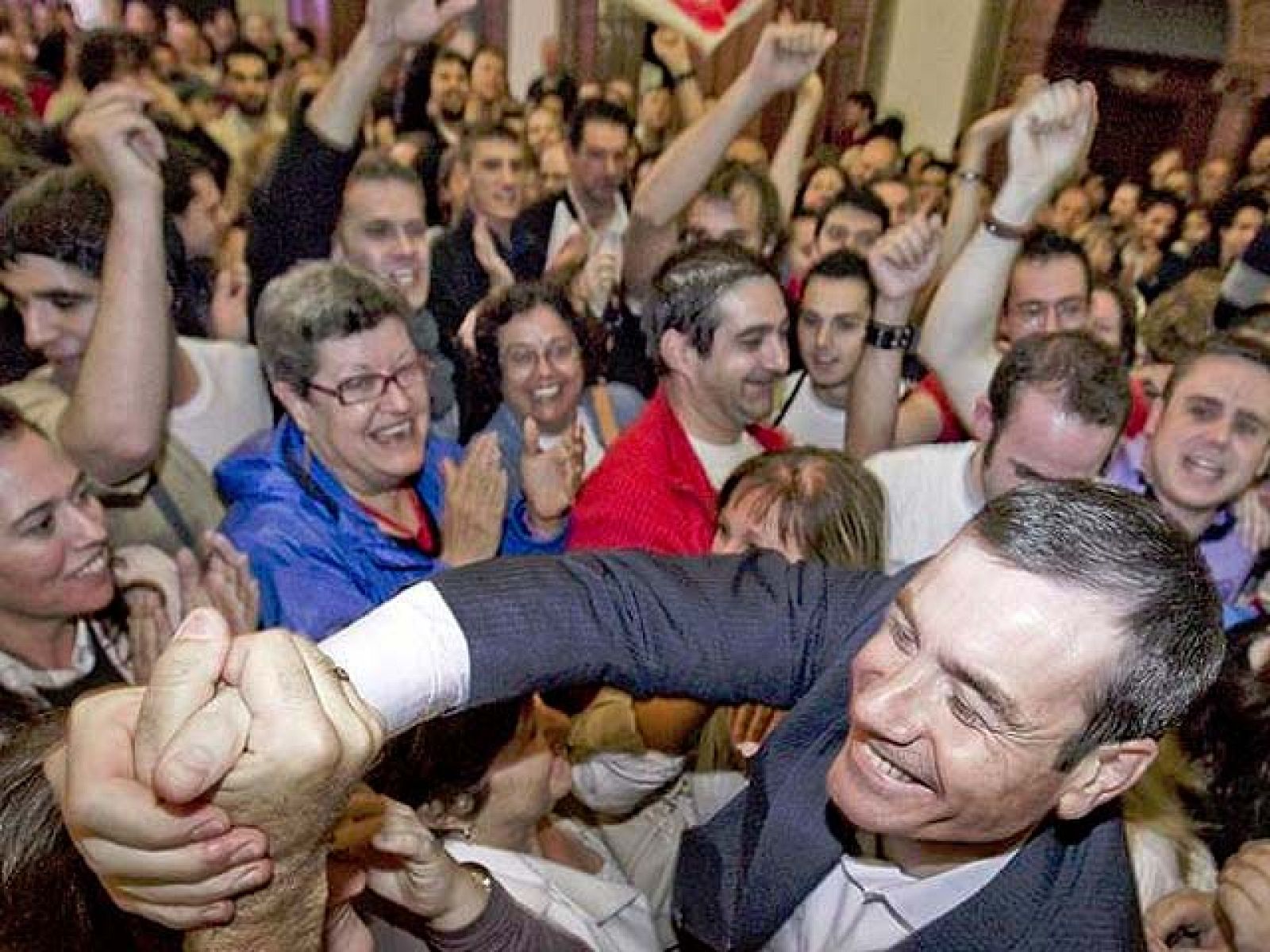 Telediario matinal en cuatro minutos - 04/10/10 | Ver