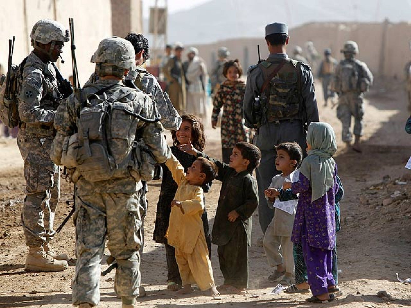 Afganistán negocia la paz con los talibanes | Ver