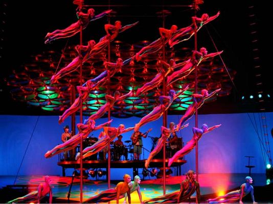  - Magia circense con 'Saltimbanco'