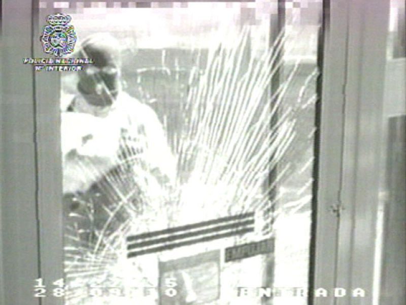 Atraco con piedras y maza