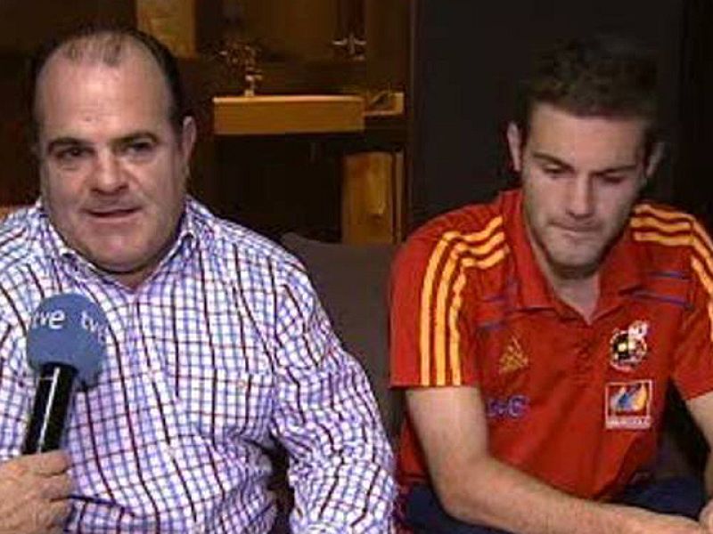 Juan Mata, todo un campeón del mundo, es el objetivo de todas las miradas en la concentración de la selección española sub 21, que se juega el pase a la Eurocopa 2011 en la eliminatoria ante Croacia.