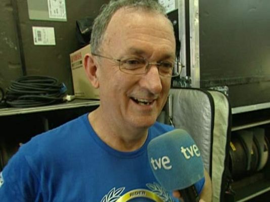  - Lorenzo, felicitado por su equipo