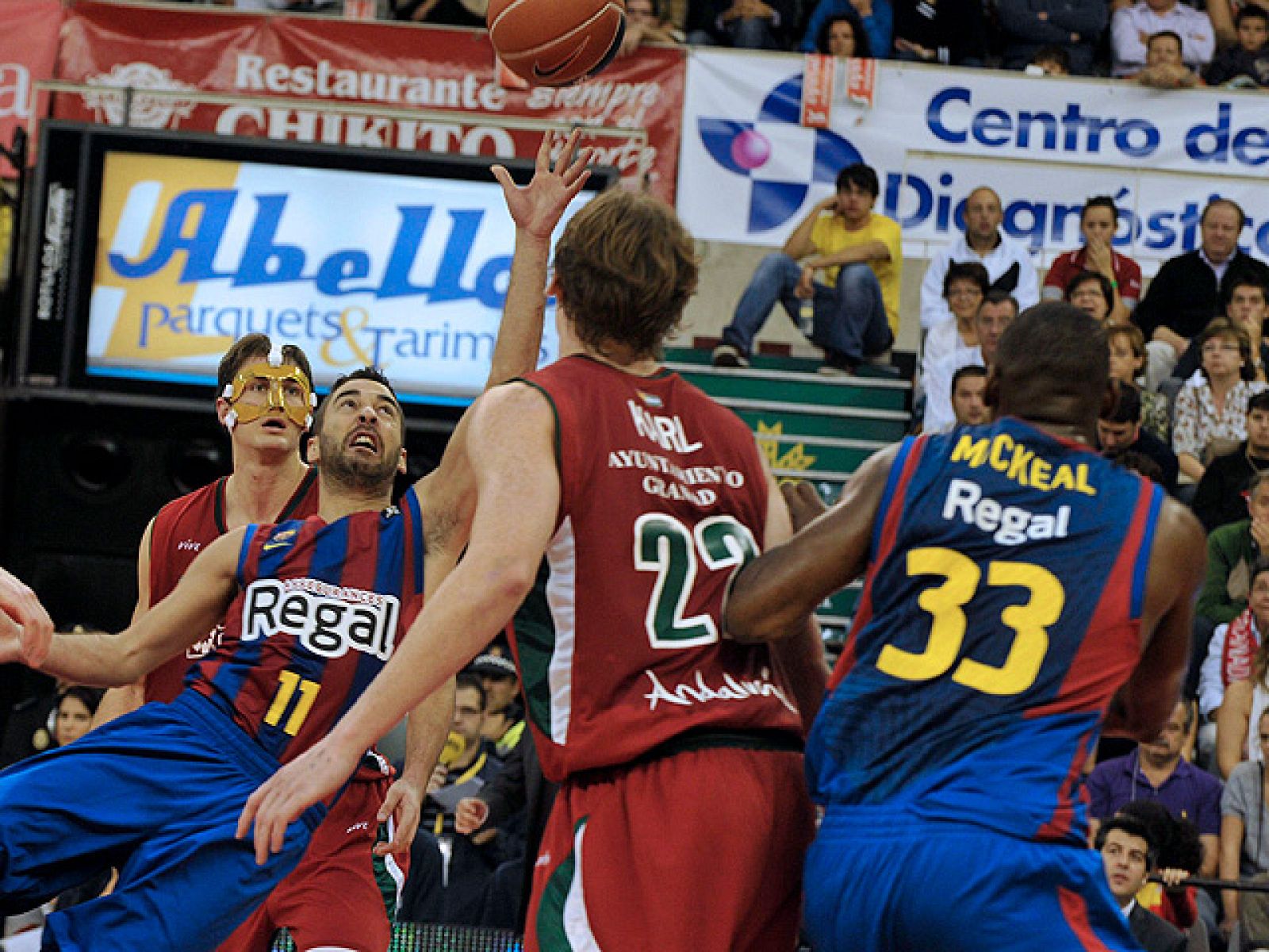 El Barcelona se ha impuesto, con más problemas de los previstos, al Granada por 78-85, una escasa renta que le afianza en la parte alta de la tabla.