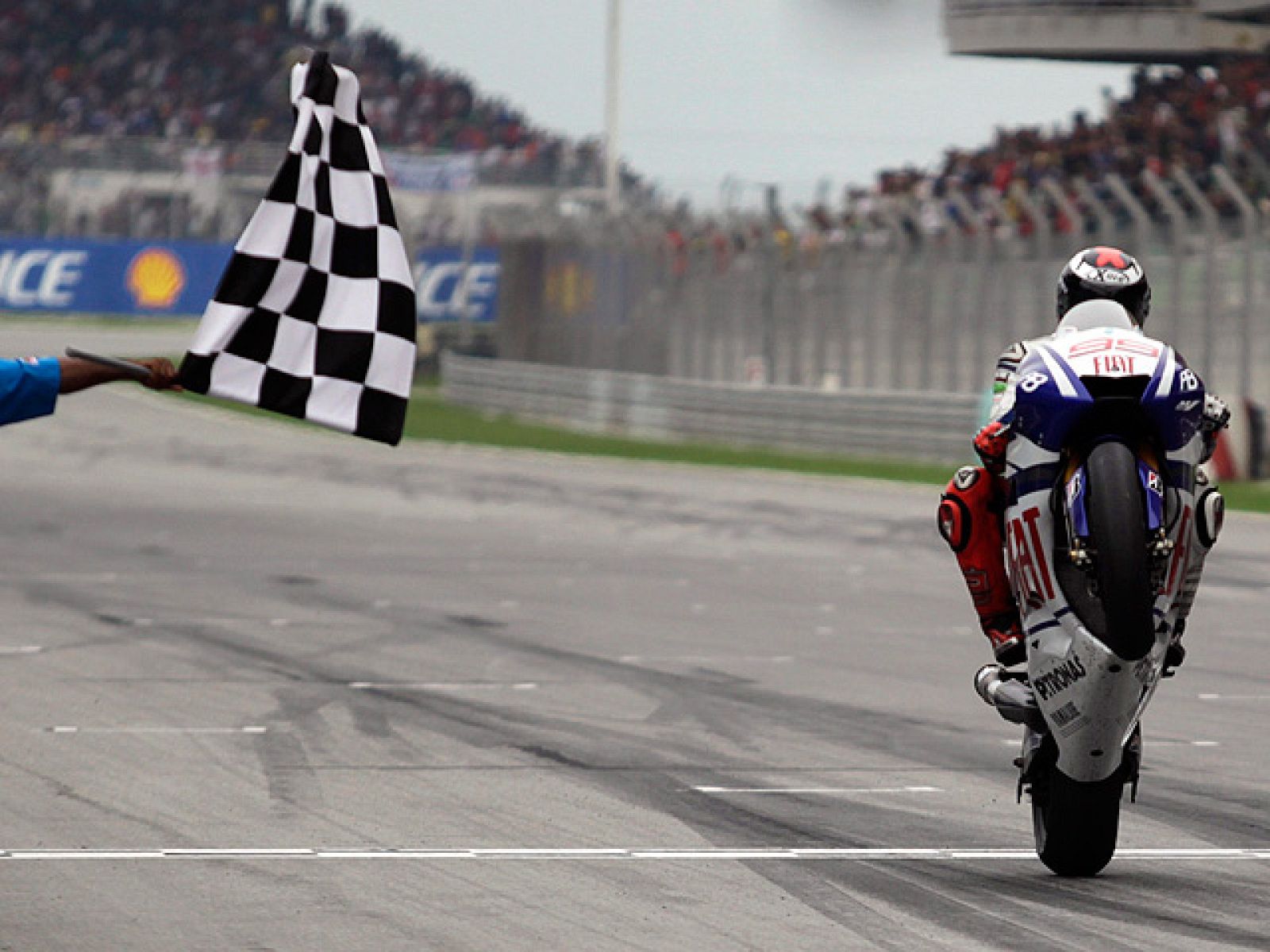 Jorge Lorenzo ha logrado el campeonato del mundo de MotoGP, el sueño de su vida hecho realidad. A falta de tres carreras para el final de campeonato, el mallorquín ha hecho historia en Malasia.