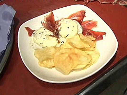 RTVE Cocina - Huevos rotos con salsa de trufa