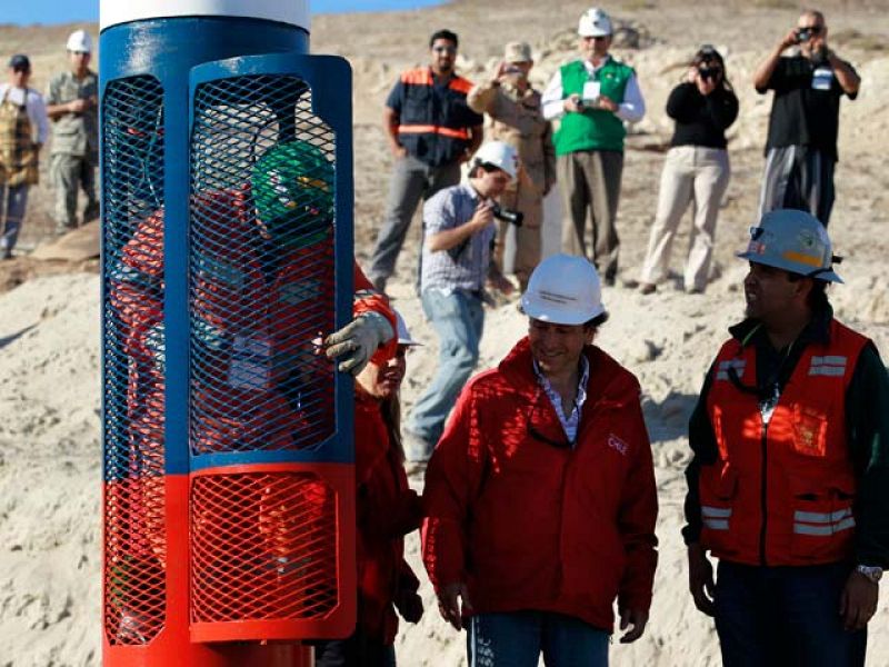 Así será la jaula que rescate a los mineros chilenos atrapados en la mina