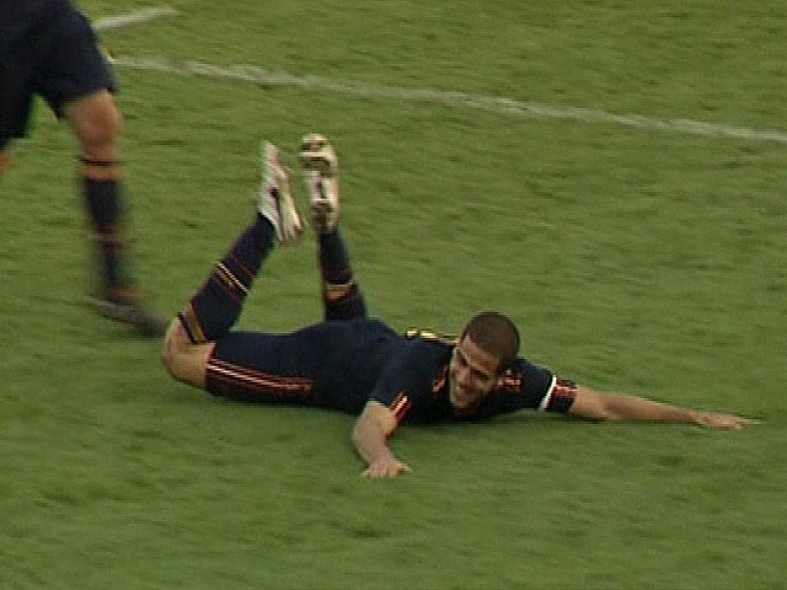 El central del Atlético de Madrid se aprovechó del fallo del portero croata al saque de esquina para anotar el primer tanto del partido que encarrilaba el partido.