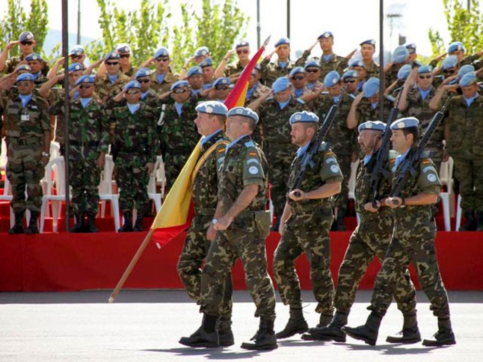 Telediario 2 en cuatro minutos - 12/10/10 | Ver