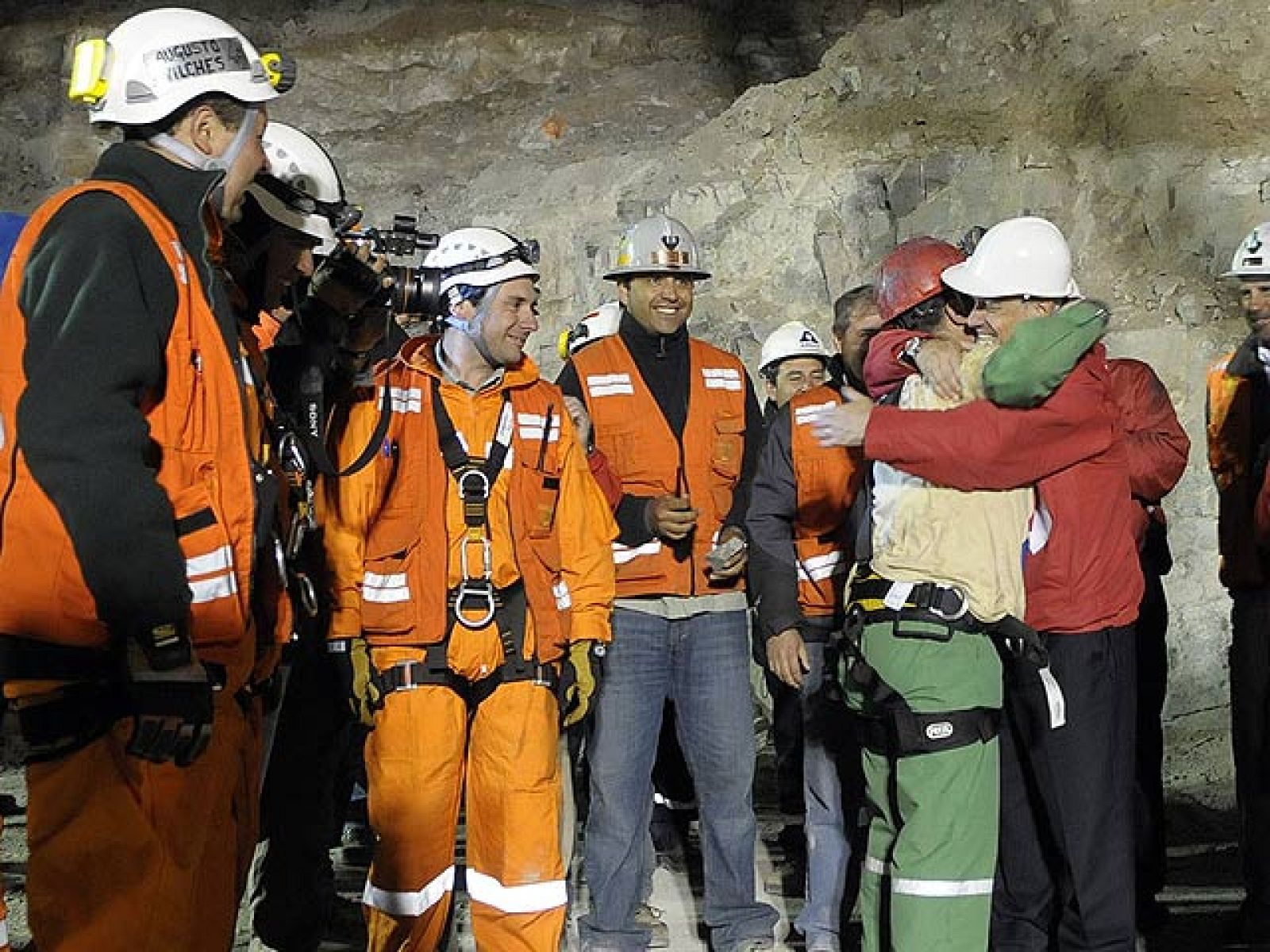 Telediario matinal en cuatro minutos - 13/10/10 | Ver