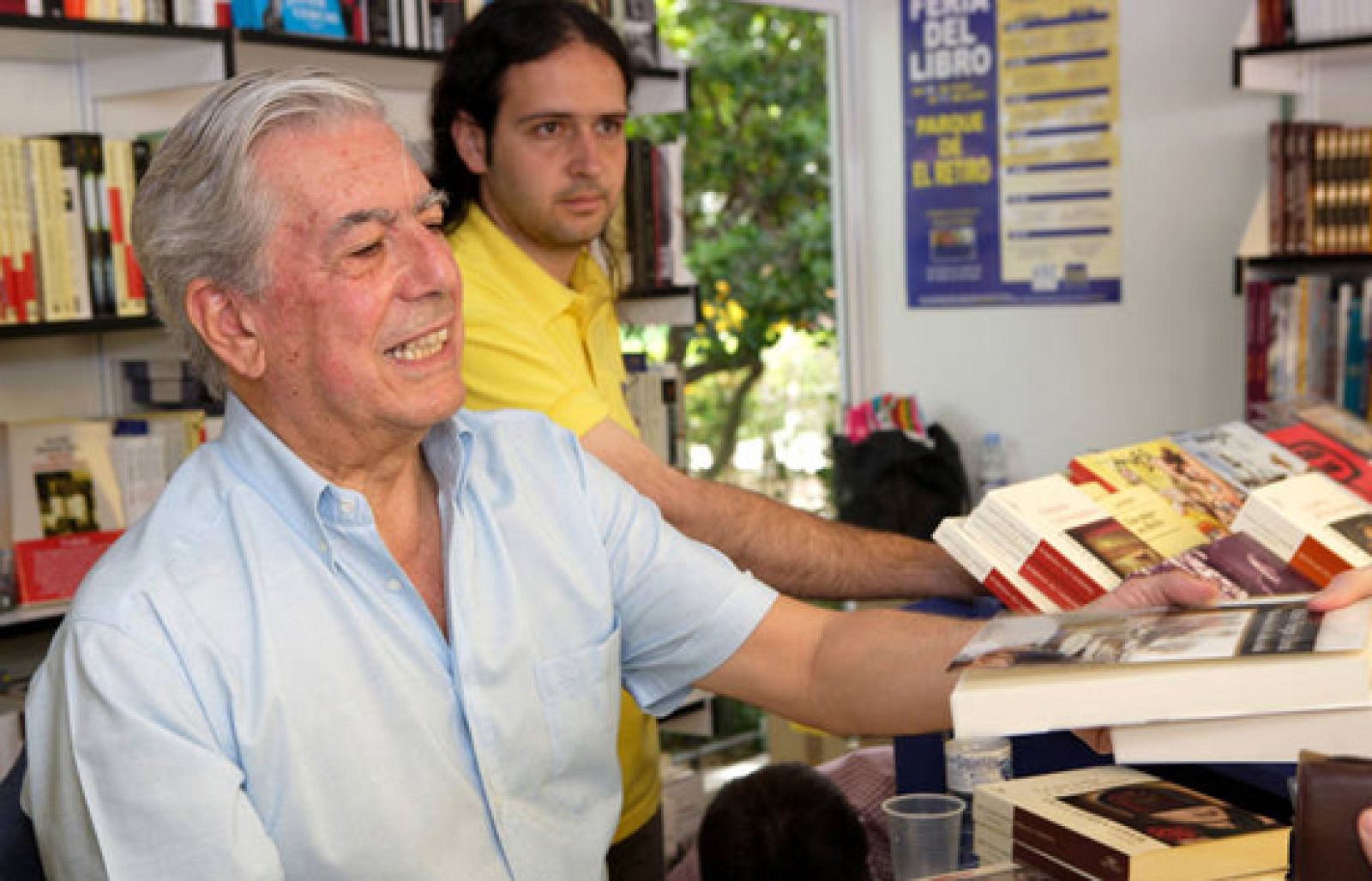 Mario Vargas Llosa gana el Premio Nobel de Literatura 2010 - La 2 Noticias | Ver
