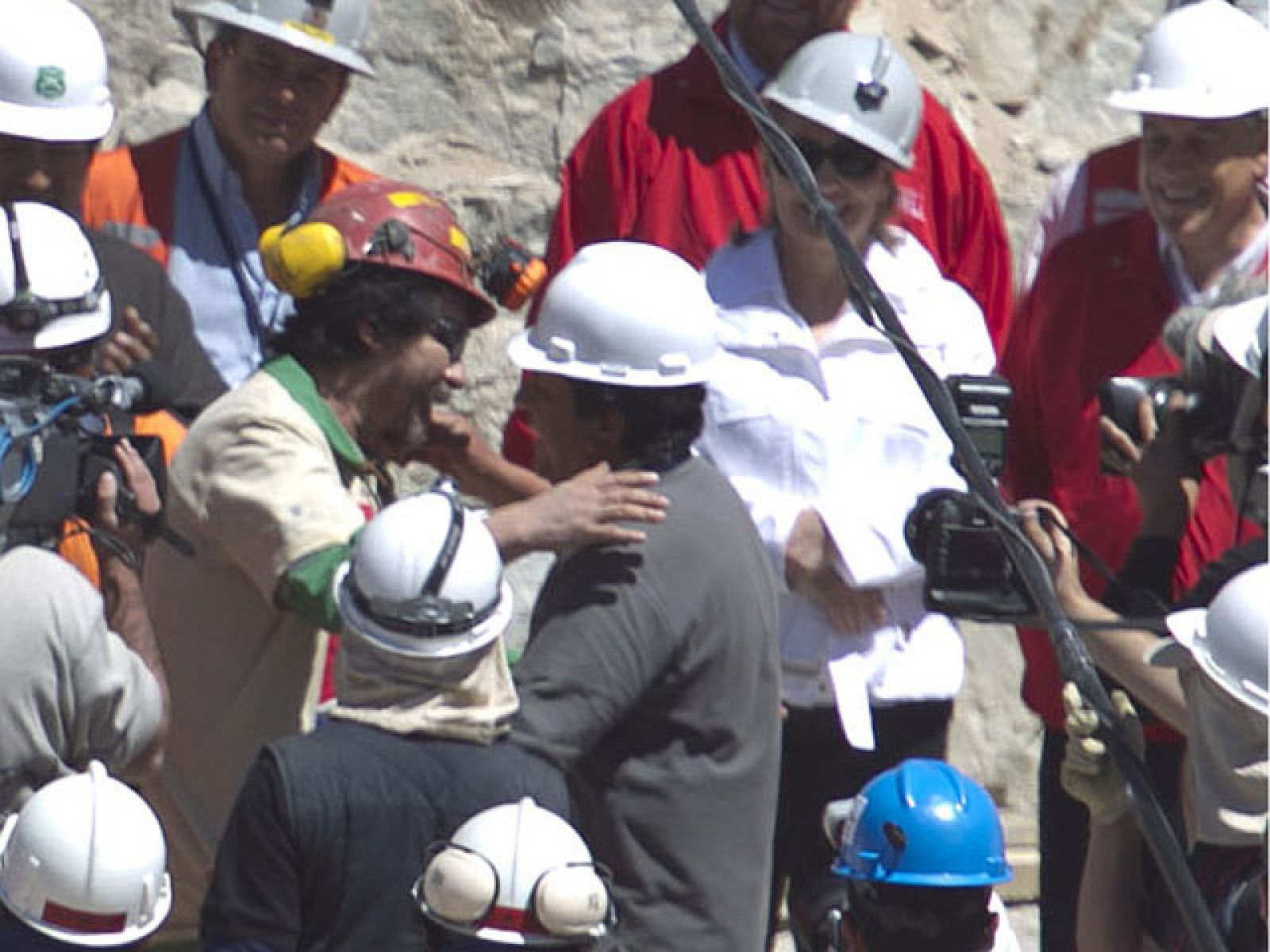 Victor Segovia, el decimoquinto minero en salir a la superficie | Ver