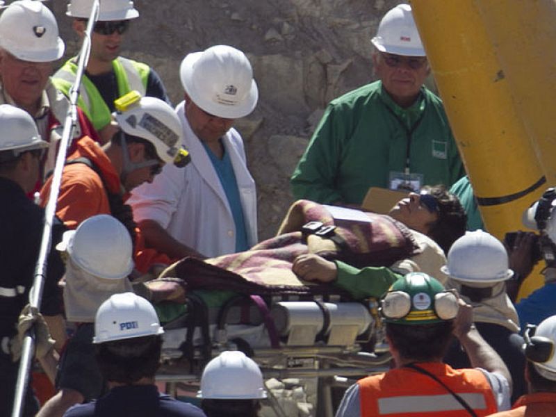 Darío Segovia es el vigésimo minero en ser rescatado