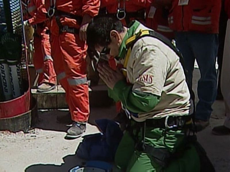 Esteban Rojas sale a la superficie y ya son 18 los mineros rescatados